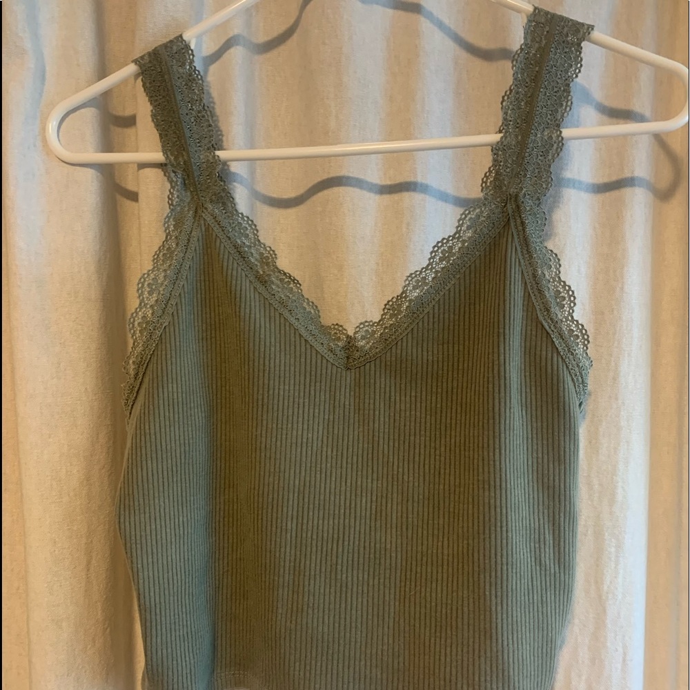 american eagle size medium cropped tank top